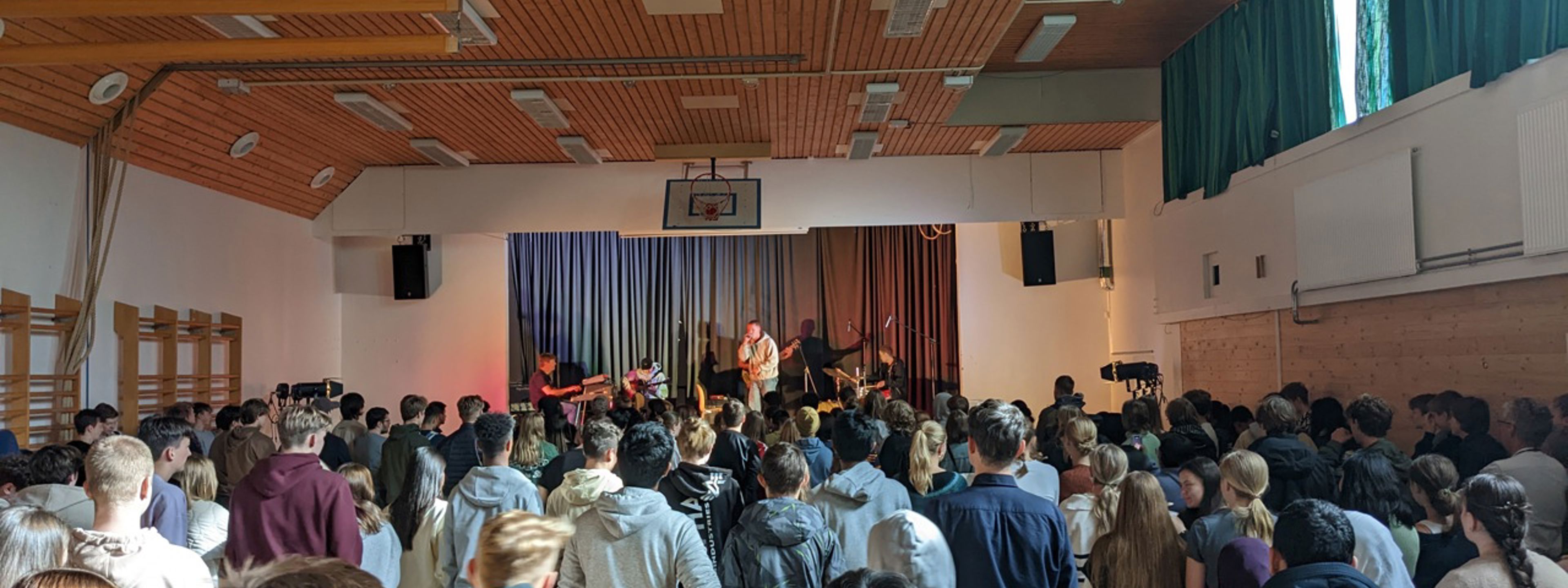 Tribino har konsert for elevane